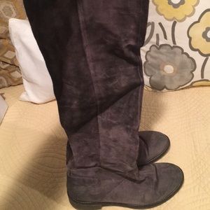Over the knees suede boots